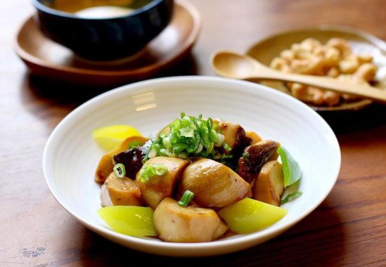 Three-Cup Stir-Fried Black Oyster Mushrooms